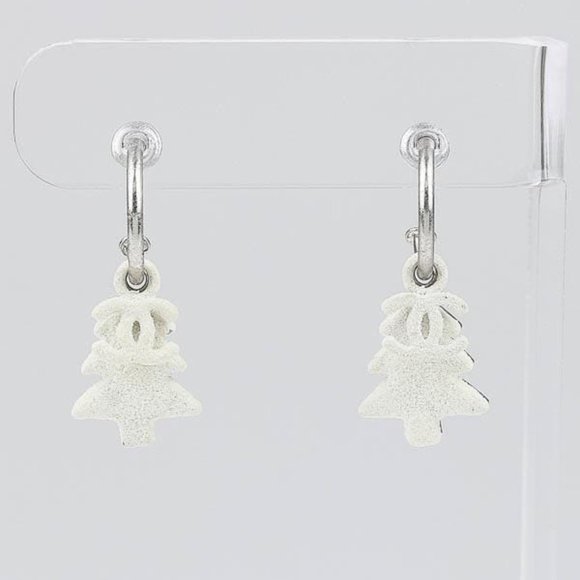 Auth. Chanel White/Silver Christmas Tree CC Logo Dangle Earrings - Pre-Owned - Picture 3 of 9